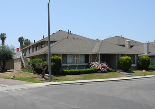 7302 Elk Cir in Huntington Beach, CA - Building Photo - Building Photo