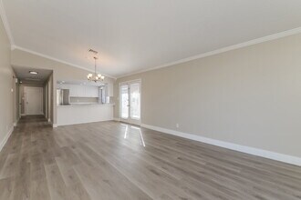 7700 Blackbird Ave, Unit 326 in Las Vegas, NV - Building Photo - Building Photo