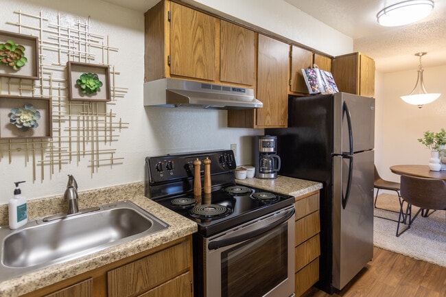 Council Place Apartments in Oklahoma City, OK - Building Photo - Interior Photo