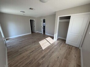 2804 Elmwood Ave in Bakersfield, CA - Foto de edificio - Building Photo