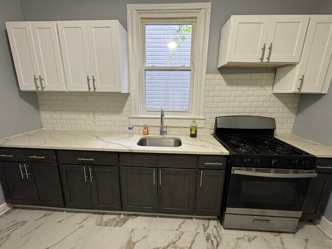 35 Seymour Ave in Newark, NJ - Building Photo - Building Photo