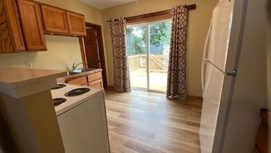18 Center St, Unit 2 in Easthampton, MA - Building Photo - Building Photo
