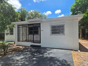 2150 NW 93rd St in Miami, FL - Building Photo - Building Photo