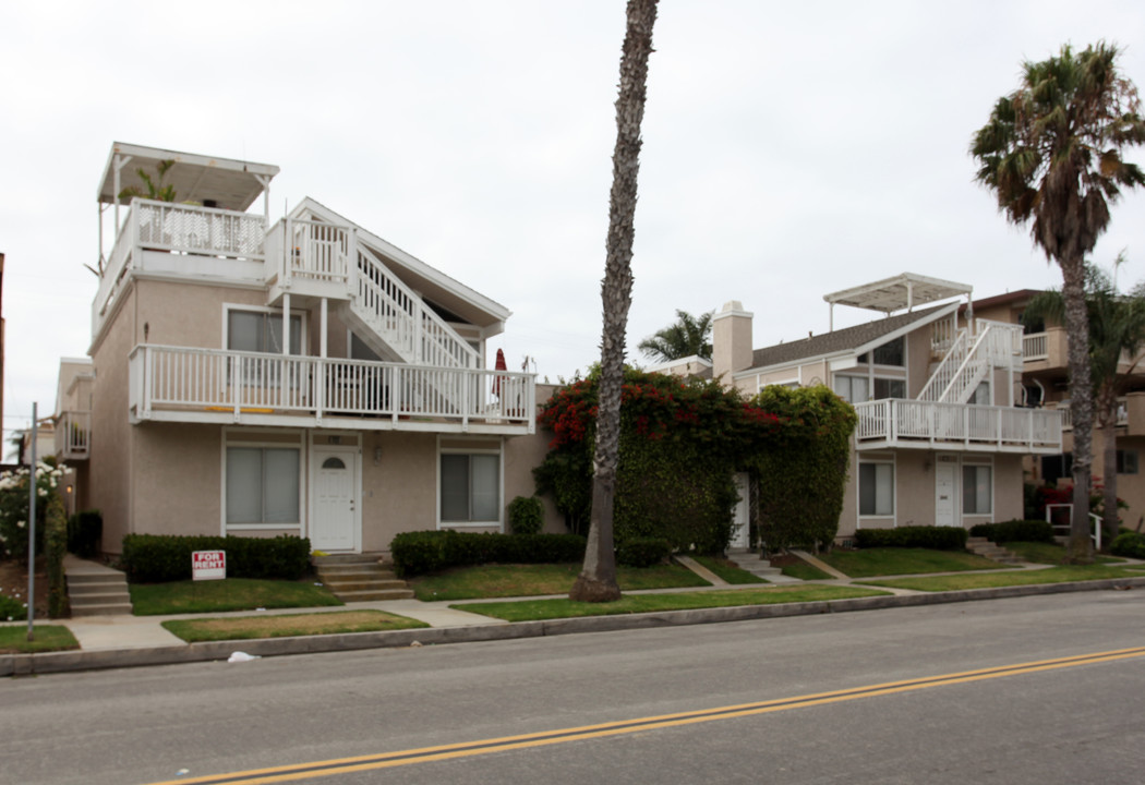 218-222 18th St in Huntington Beach, CA - Building Photo