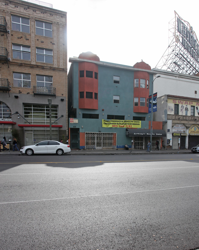 Plaza de Leon Apartments in Los Angeles, CA - Building Photo - Building Photo