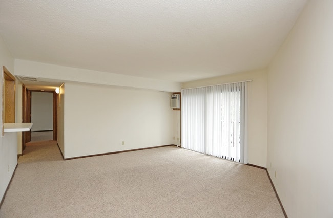 Overlook on 100 in Minneapolis, MN - Building Photo - Interior Photo