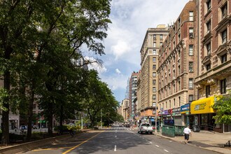 210 West 94th Street in New York, NY - Building Photo - Building Photo