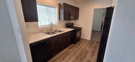 4487 E Lake Mead Blvd in Las Vegas, NV - Building Photo - Building Photo
