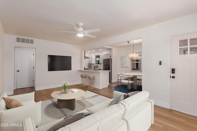 property at 1821 W Roma Ave
