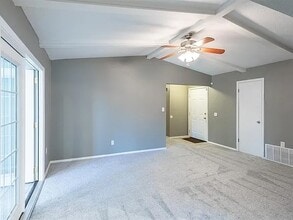 132 NW 5th St in Moore, OK - Foto de edificio - Building Photo