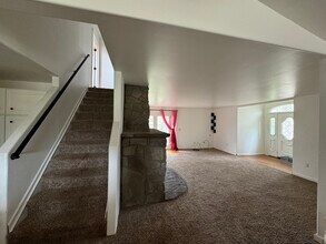 8113 Churn Crk Rd in Redding, CA - Building Photo - Building Photo