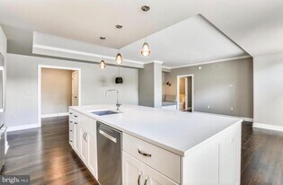 4915 Hampden Ln in Bethesda, MD - Building Photo