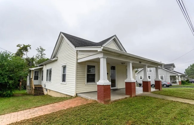 1104 Tolleys Ln in Lynchburg, VA - Building Photo - Building Photo