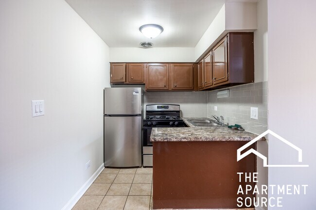 6011 N Winthrop Ave in Chicago, IL - Foto de edificio - Building Photo