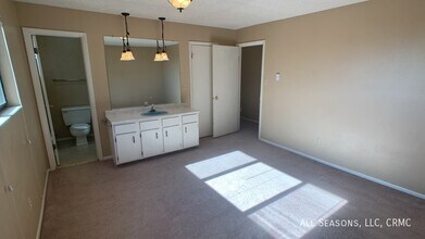 1527 Spring Valley Dr in Colorado Springs, CO - Building Photo - Building Photo