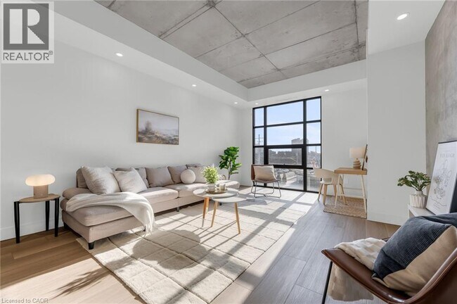 24 Augusta St in Hamilton, ON - Building Photo - Building Photo