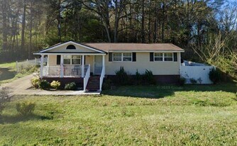 520 W Main St in Hogansville, GA - Building Photo