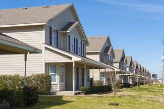 The Meadows at Prairie View in Prairie View, TX - Building Photo - Building Photo