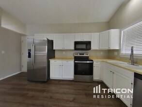 8736 W Ottawa Ave in Littleton, CO - Building Photo - Building Photo