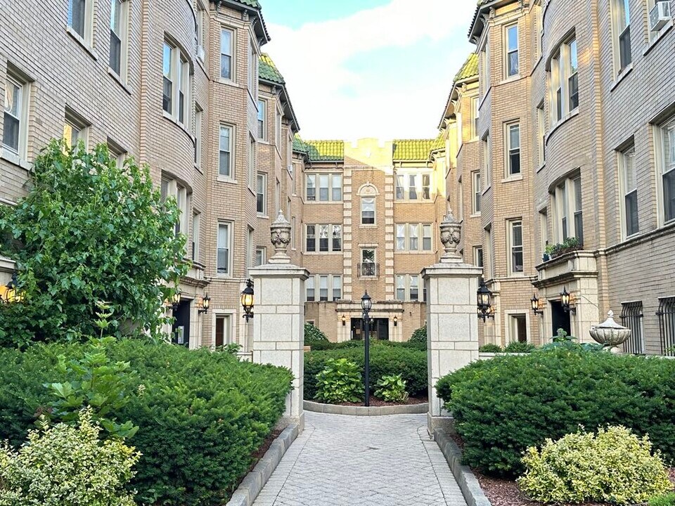 4228 N Paulina St in Chicago, IL - Building Photo