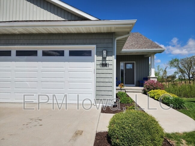 114 Dogwood Ln in Tiffin, IA - Building Photo - Building Photo