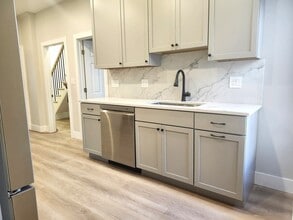 264 Bowen St in Boston, MA - Building Photo - Building Photo