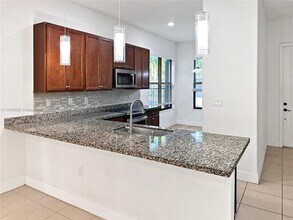 3275 W 96 Pl in Hialeah, FL - Building Photo - Building Photo