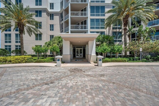 331 Cleveland St, Unit 315 in Clearwater, FL - Building Photo - Building Photo