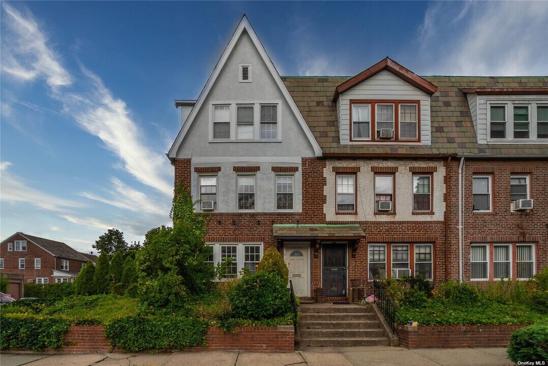 100-01 Ascan Ave-Unit -1-2 in Queens, NY - Building Photo