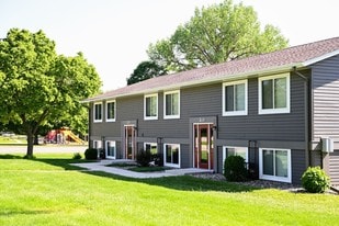 Chambers Apartments in Owatonna, MN - Building Photo