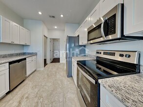 180 Red Oak Dr in Richmond Hill, GA - Building Photo - Building Photo