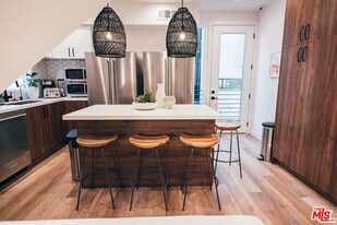 803 N Harvard Blvd in Los Angeles, CA - Building Photo