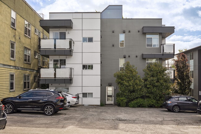 Junior Apartments in Seattle, WA - Foto de edificio - Building Photo