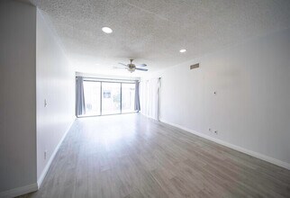 118 E Shady Grove Dr in Riverside, CA - Building Photo - Building Photo