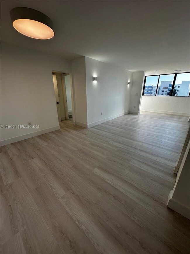 5055 NW 7th St in Miami, FL - Building Photo - Building Photo