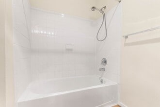 8750 Greenwood Ave N in Seattle, WA - Building Photo - Building Photo