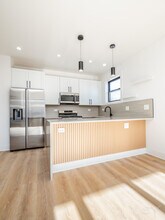 3218 W Polk St, Unit 2 in Chicago, IL - Building Photo - Building Photo
