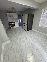 2215 Kingsbury Ave in Dearborn, MI - Building Photo