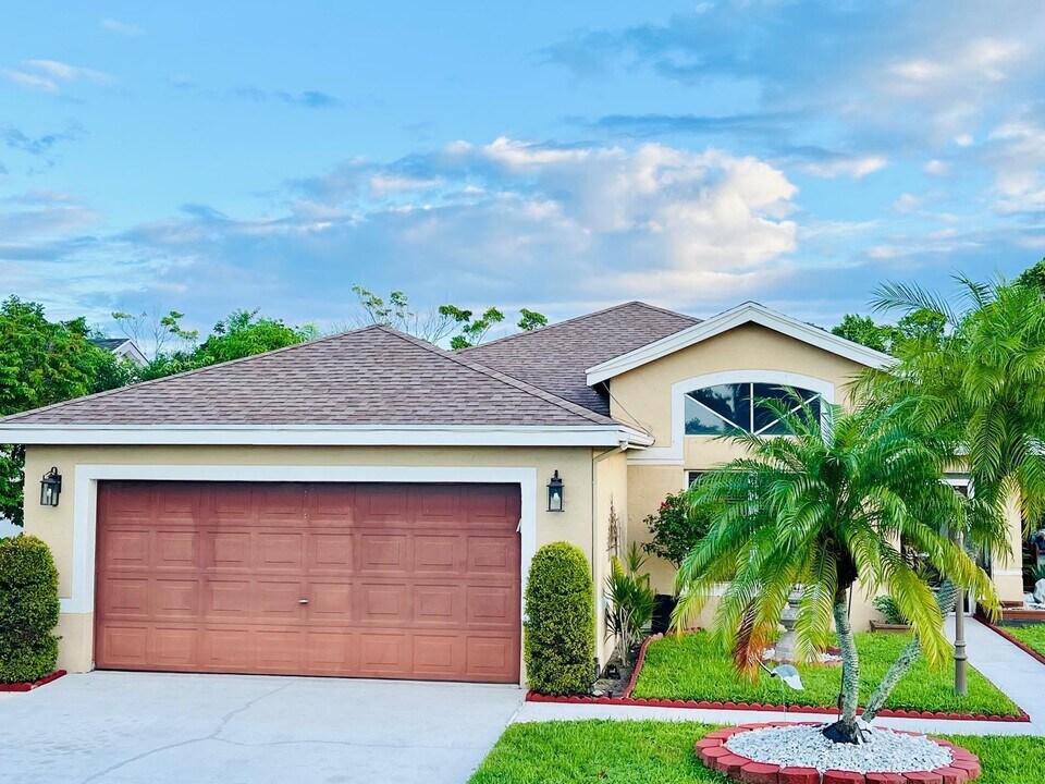 6817 Barnwell Dr in Boynton Beach, FL - Foto de edificio