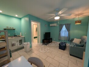 7271 Holiday Dr in Spring Hill, FL - Building Photo - Building Photo