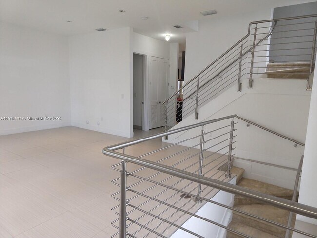 9131 NW 33rd St in Doral, FL - Building Photo - Building Photo