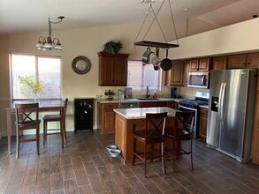 10322 W San Juan Ave in Glendale, AZ - Foto de edificio - Building Photo