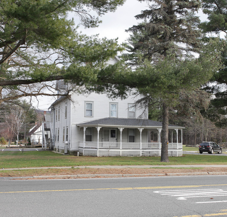 220 Stockbridge Rd in Great Barrington, MA - Foto de edificio