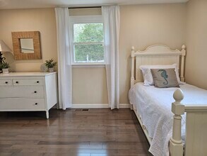 22 Bush Hill Dr in Niantic, CT - Building Photo - Building Photo