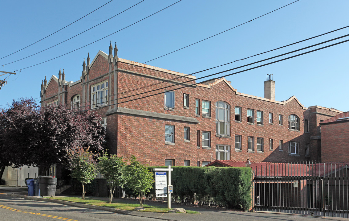 Broadway Apartments in Tacoma, WA - Foto de edificio