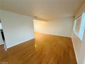 5250 La Madera Ave in El Monte, CA - Foto de edificio - Building Photo