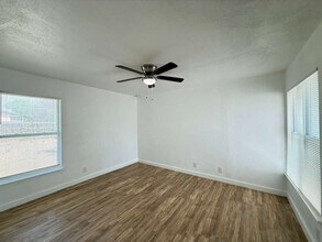 339 Brettonwood Dr in San Antonio, TX - Foto de edificio - Building Photo