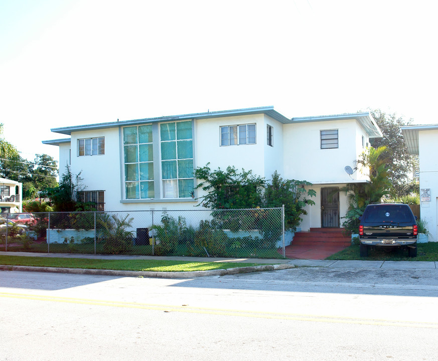 6619-6623 NE 5th Ave in Miami, FL - Foto de edificio