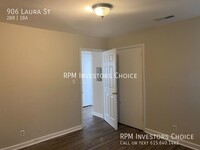 906 Laura St photo'