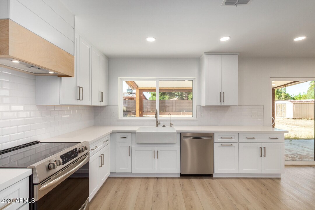 5038 E Winchcomb Dr in Scottsdale, AZ - Building Photo